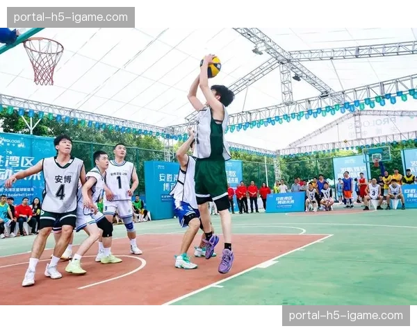 东莞篮球中心场外球迷活动火爆,氛围堪比总决赛 东莞篮球中心场外球迷活动火爆,氛围堪比总决赛