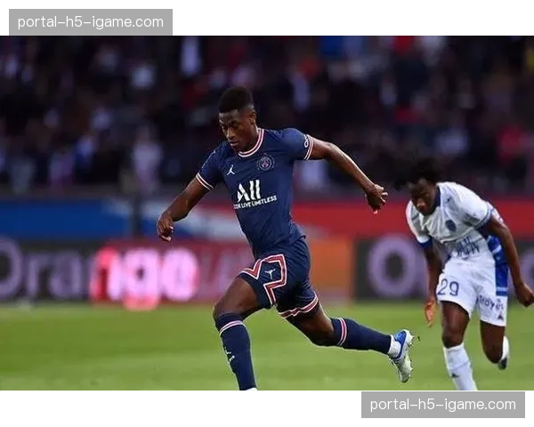 伤情更新：巴黎圣日耳曼后卫努诺-门德斯恢复合练，有望周末复出